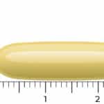 En gul aflang pille af Vitakruid – Fiskeolie Forte (90 stk – 1000mg fiskeolie pr. softgel kapsel) er vist ved siden af en lineal, der måler omkring 2 centimeter lang.